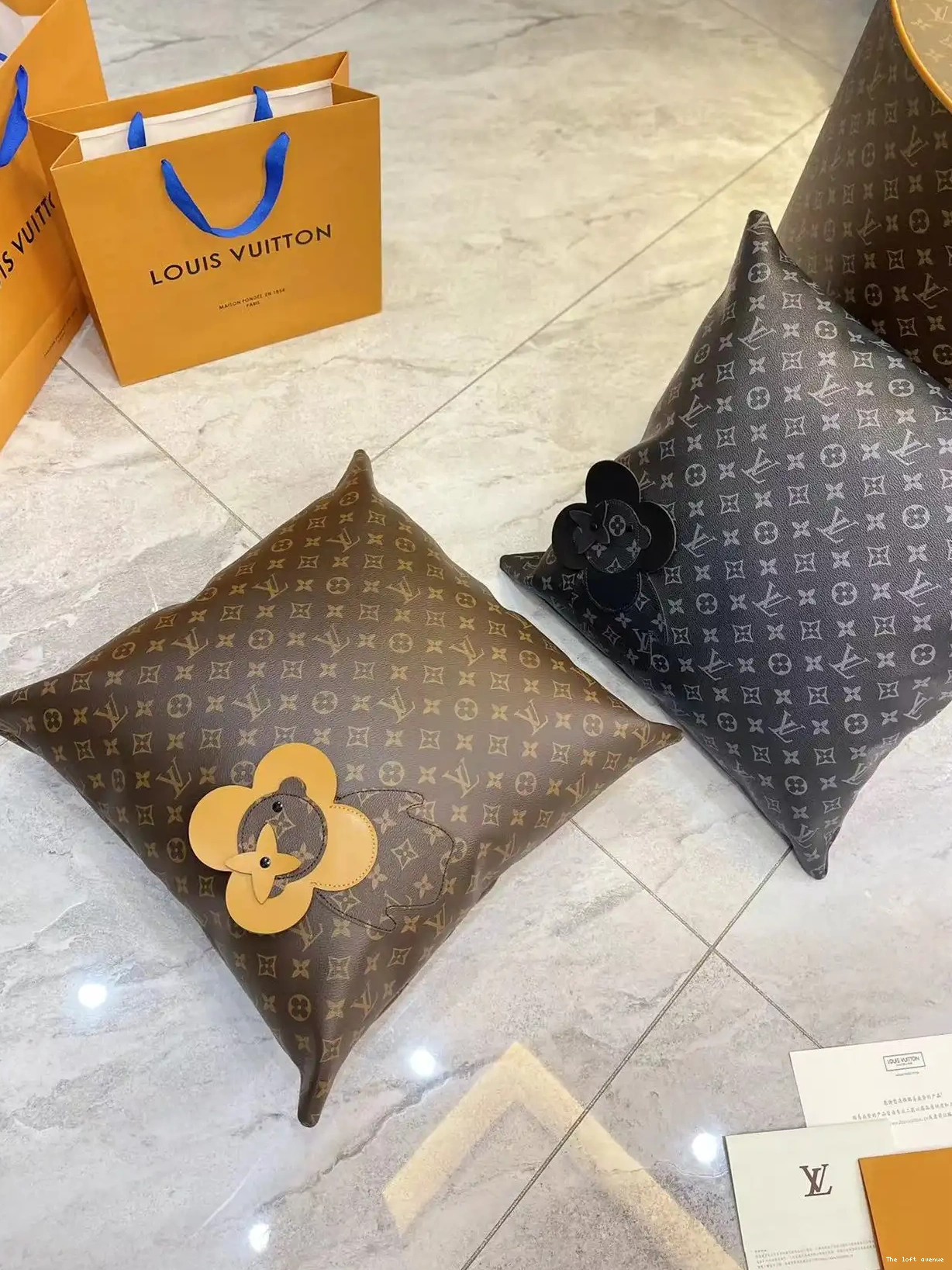 VIVIENNE CUSTOM PILLOW LV 0526